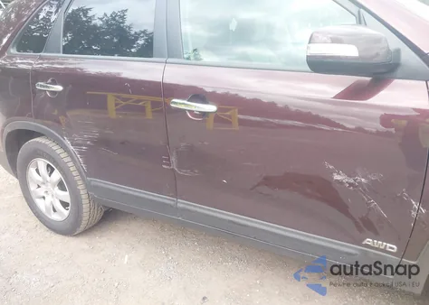 2011 Kia Sorento Lx z USA, uszkodzony, nr VIN 5XYKTDA11BG022732